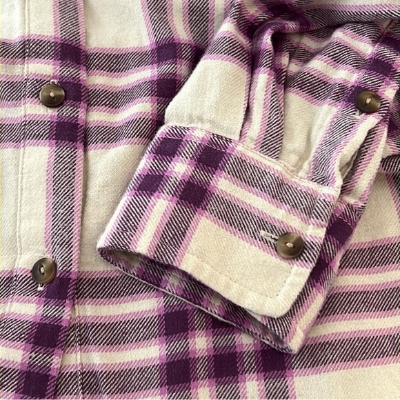 Gap Women’s Relaxed Flannel Purple Plaid Shirt - Picture 4 of 6